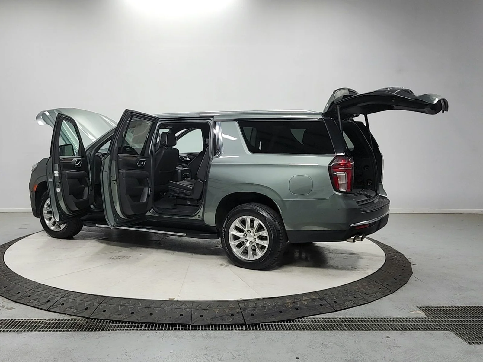 Used 2023 Silver Sage Metallic Chevrolet Premier image 13