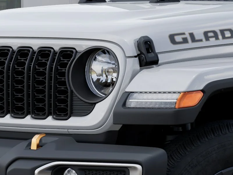 New 2026 Bright White Clear-Coat Exterior Paint Jeep 85th Anniversary Edition image 43