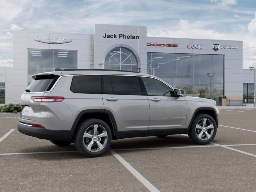 New 2026 Silver Zynith Exterior Paint Jeep Limited image 4