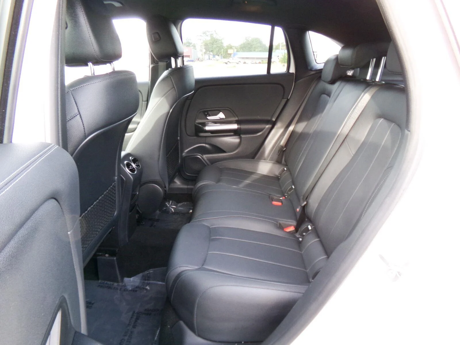 Used 2025 Polar White Mercedes-Benz GLA 250 image 13