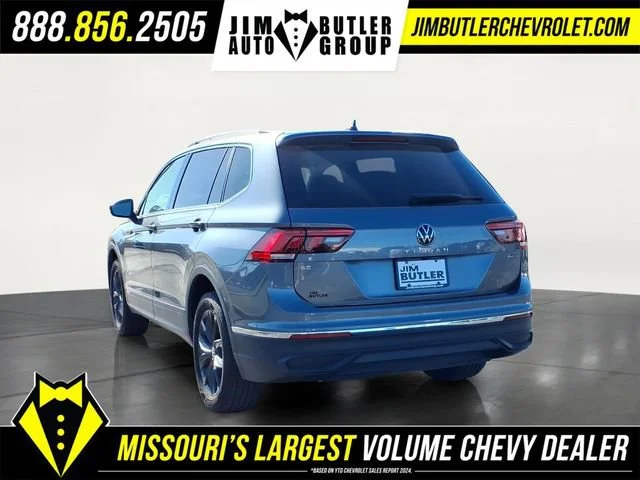 Used 2024  Volkswagen SE image 2