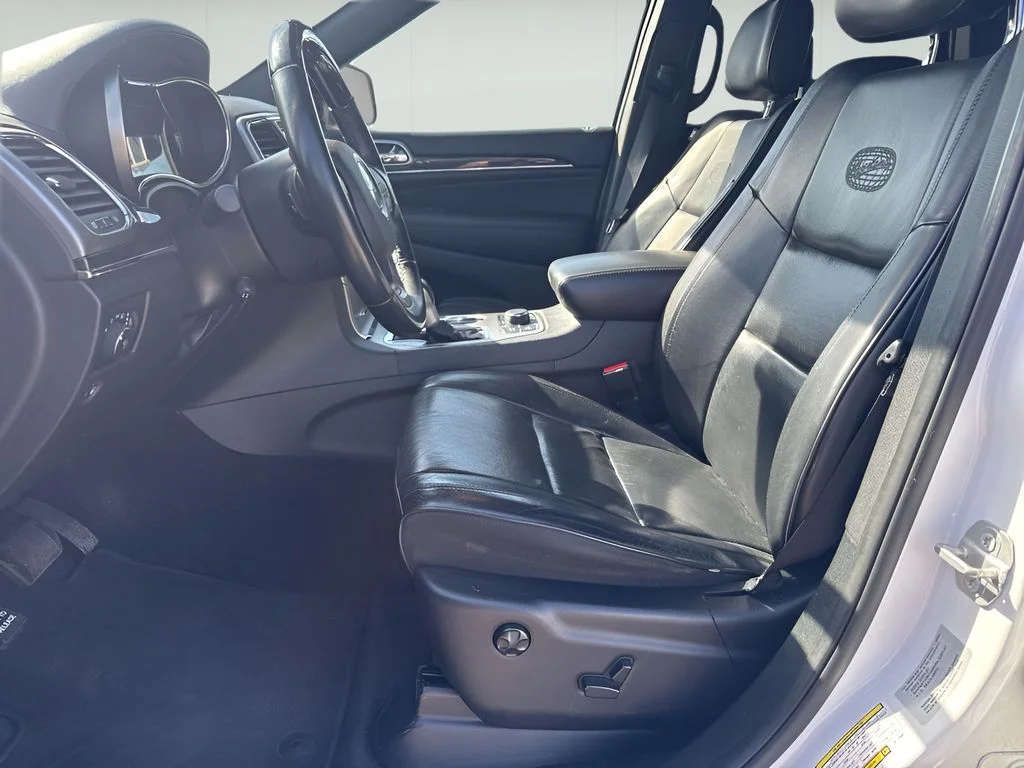 Used 2018 Ivory 3-Coat Jeep Overland image 12