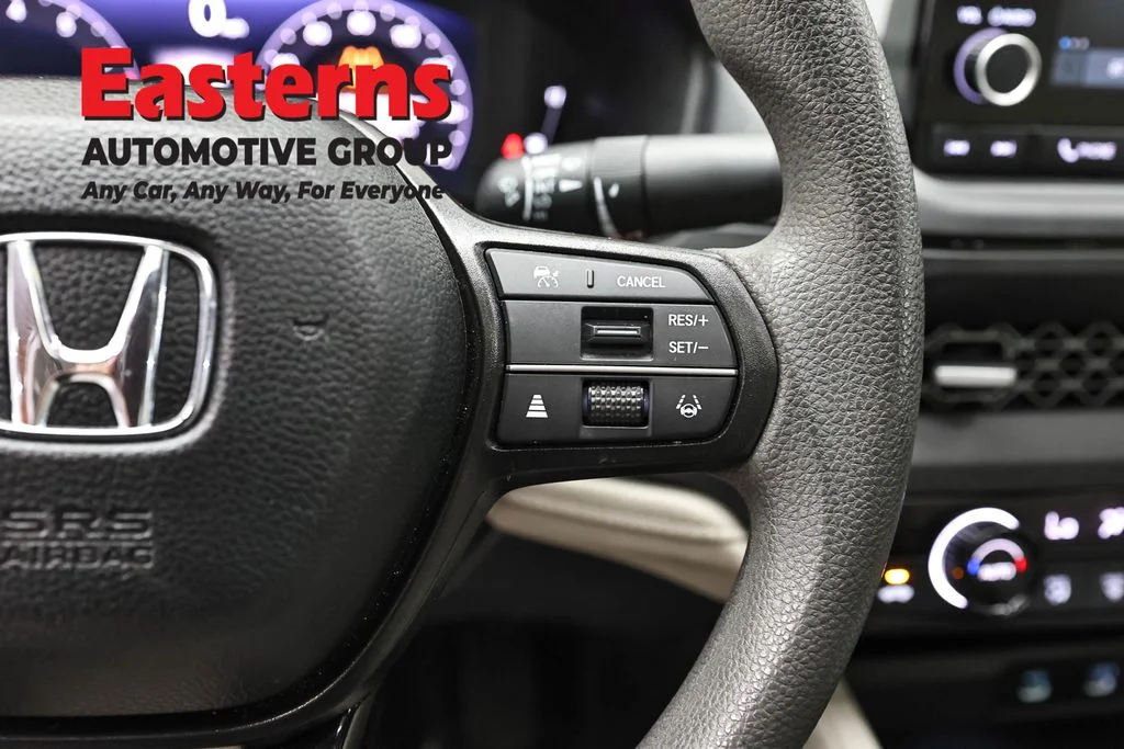 Used 2025 Red Honda SE image 16
