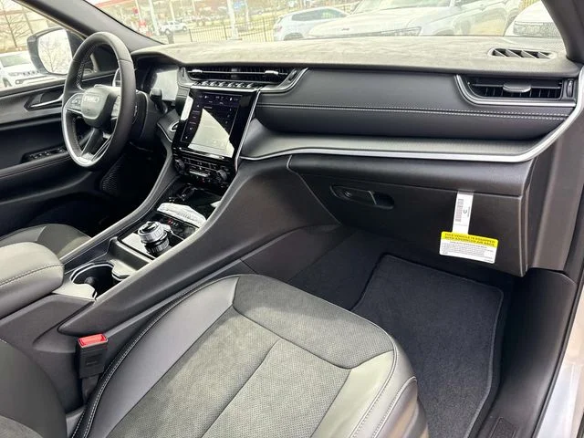 New 2025 Silver Jeep Altitude X image 28