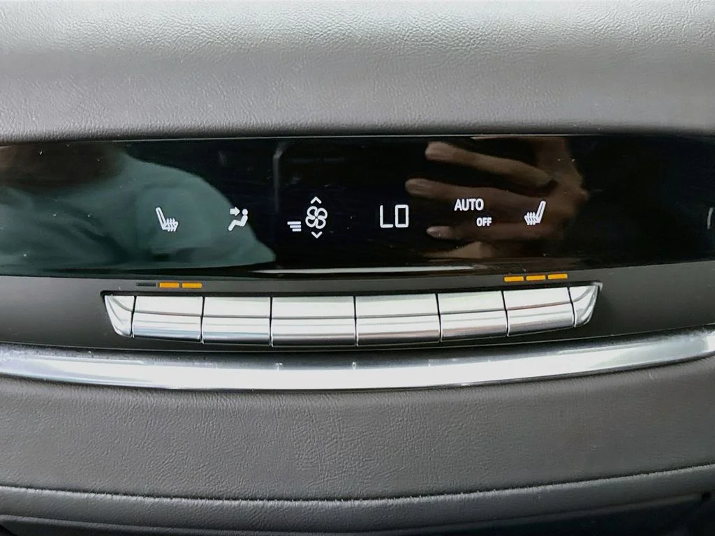 Used 2023 White Cadillac Premium Luxury image 27