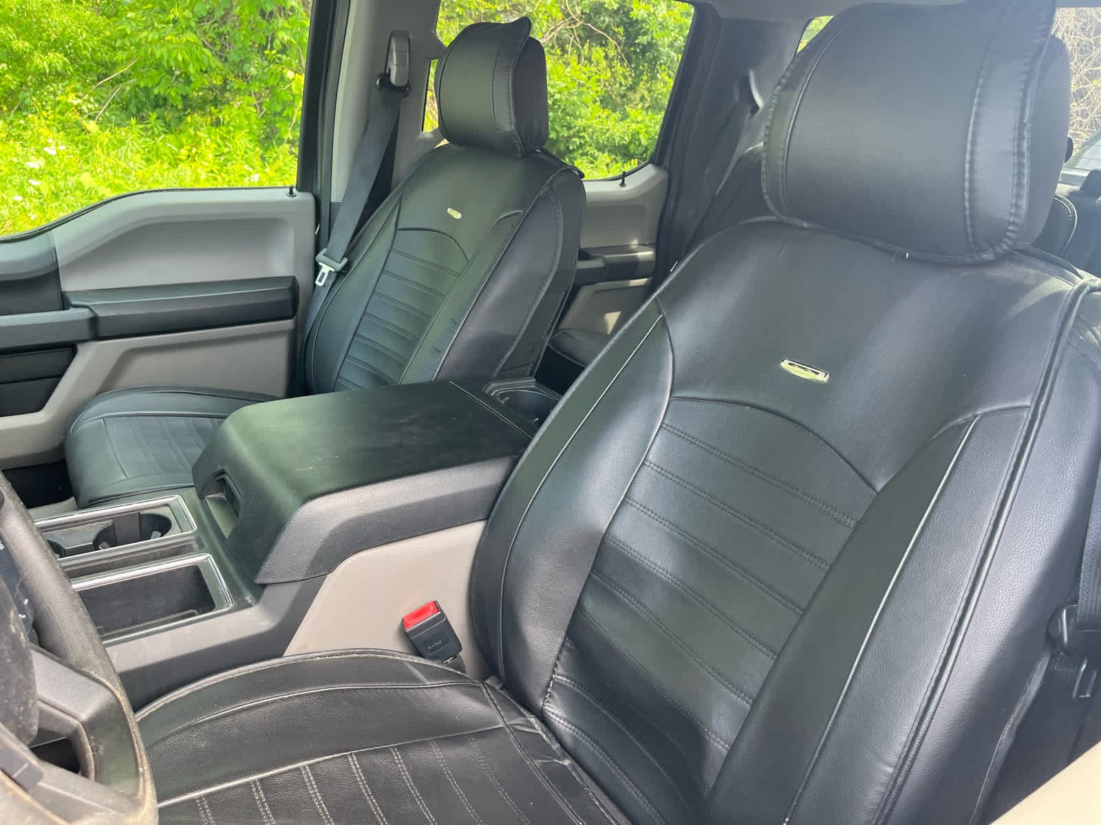 Used 2020 Magnetic Metallic Ford XL image 3