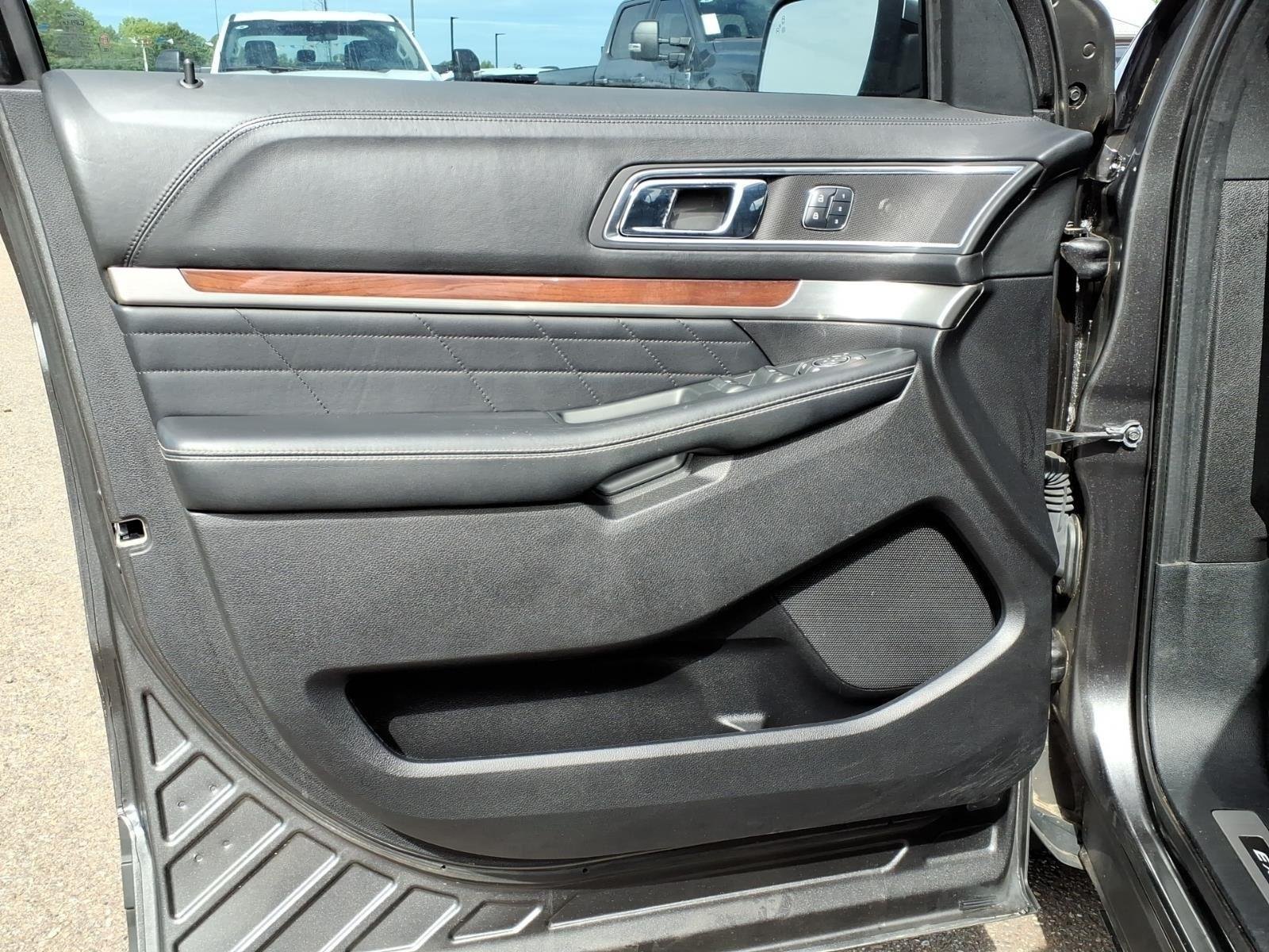 Used 2018 Magnetic Metallic Ford Platinum image 29