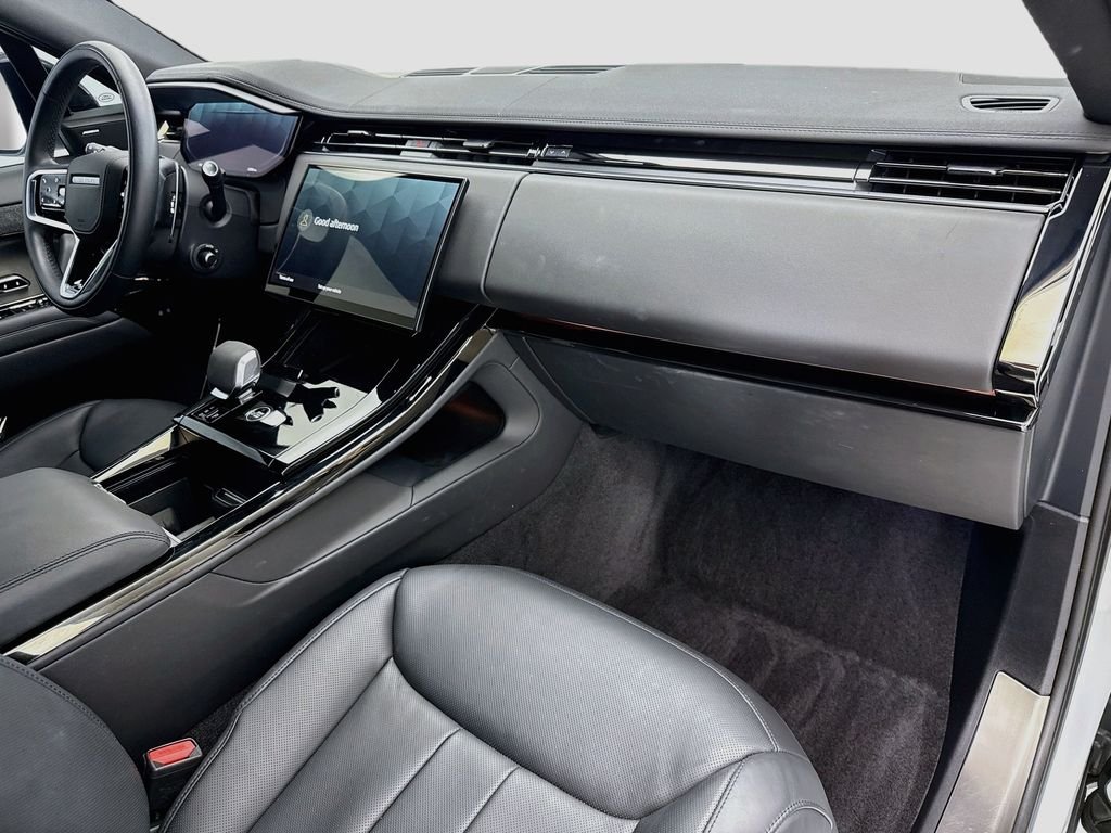 Used 2024 Fuji White Land Rover SE image 15