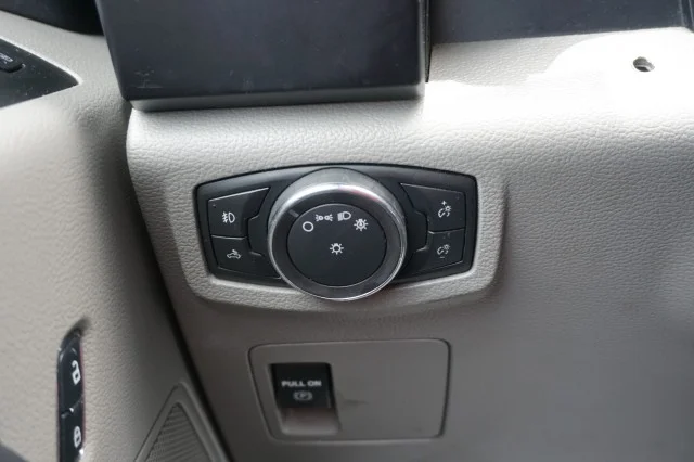 Used 2018  Ford XL image 23