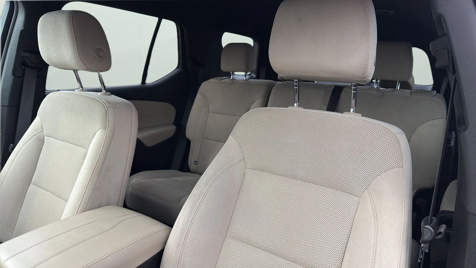 Used 2022 White Chevrolet LS image 9