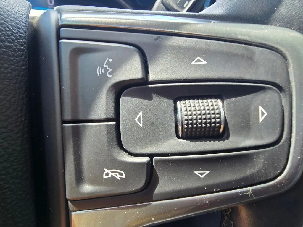 Used 2025 White Chevrolet LT image 66