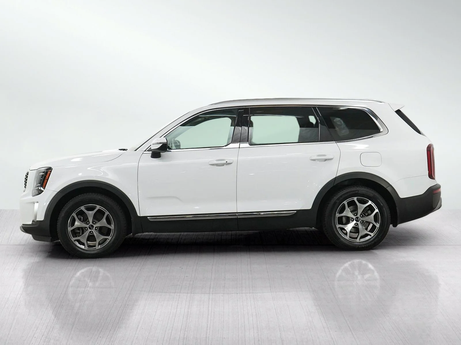 Used 2021 Kia Telluride EX with VIN 5XYP3DHC1MG188118 for sale in Wayzata, Minnesota