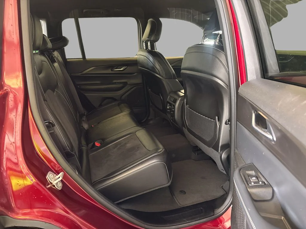 Used 2023 Red Jeep Altitude X image 11