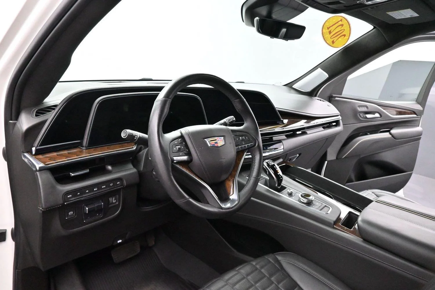 Used 2021 CRYSTAL WHITE TRICOAT Cadillac Sport Platinum image 18