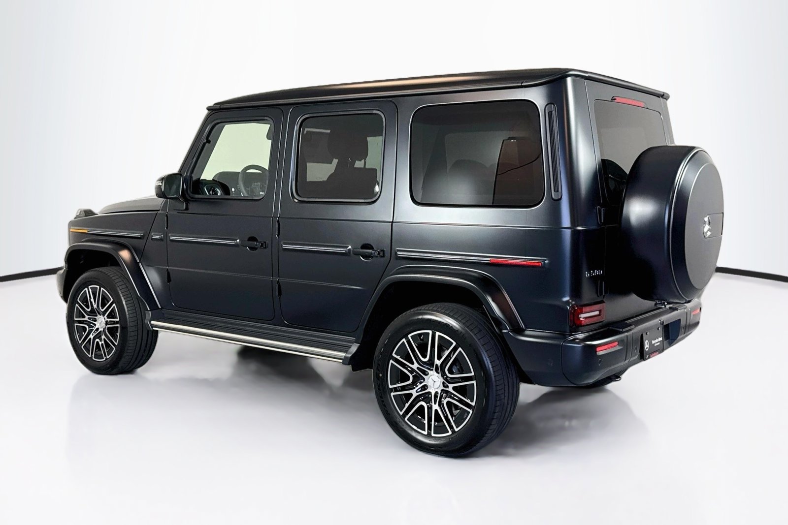 New 2027 MANUFAKTUR Night Black Magno Mercedes-Benz G 580e image 7