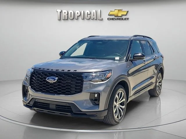 Used 2025 Gray Ford ST-Line image 1