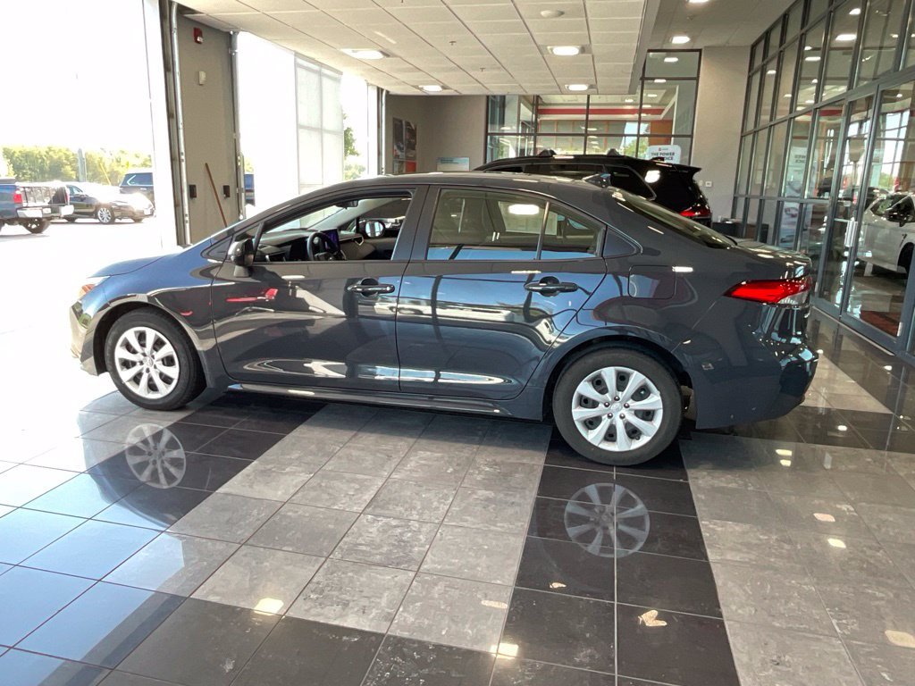Certified Used 2025  Toyota LE image 4