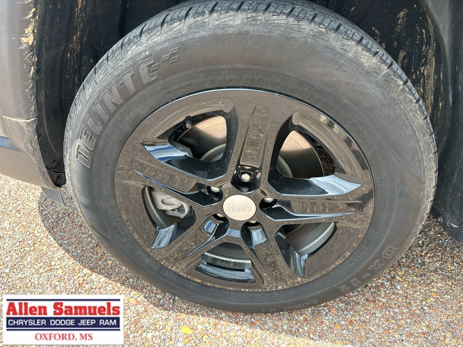 Used 2024 Sting-Gray Clearcoat Jeep Latitude image 43
