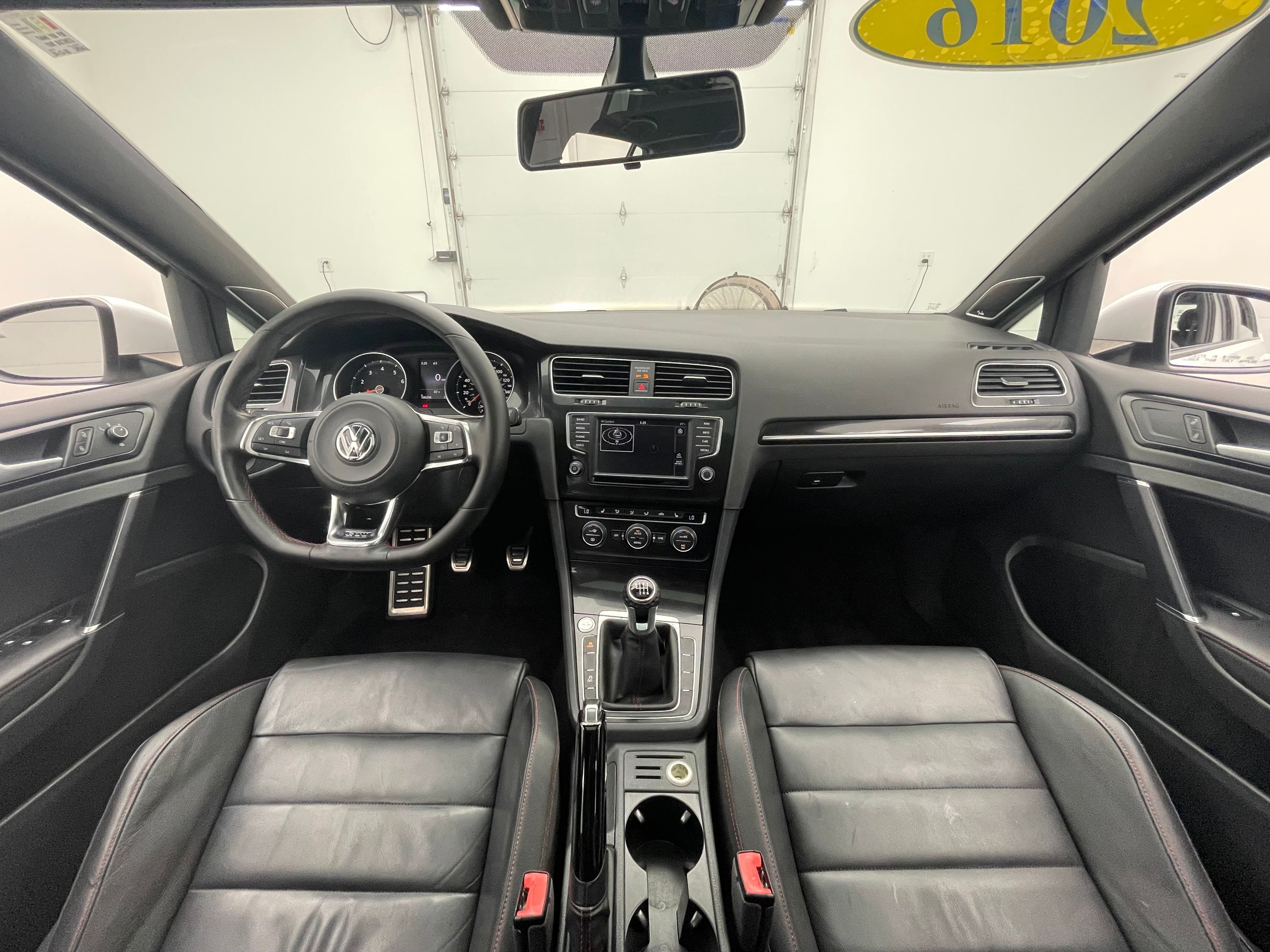 Used 2016 Pure White Volkswagen Autobahn image 3