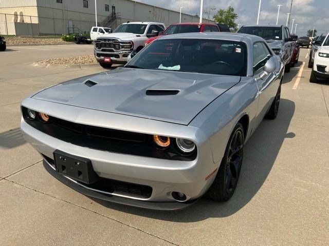 Used 2022 Triple Nickel Clearcoat Dodge SXT image 3