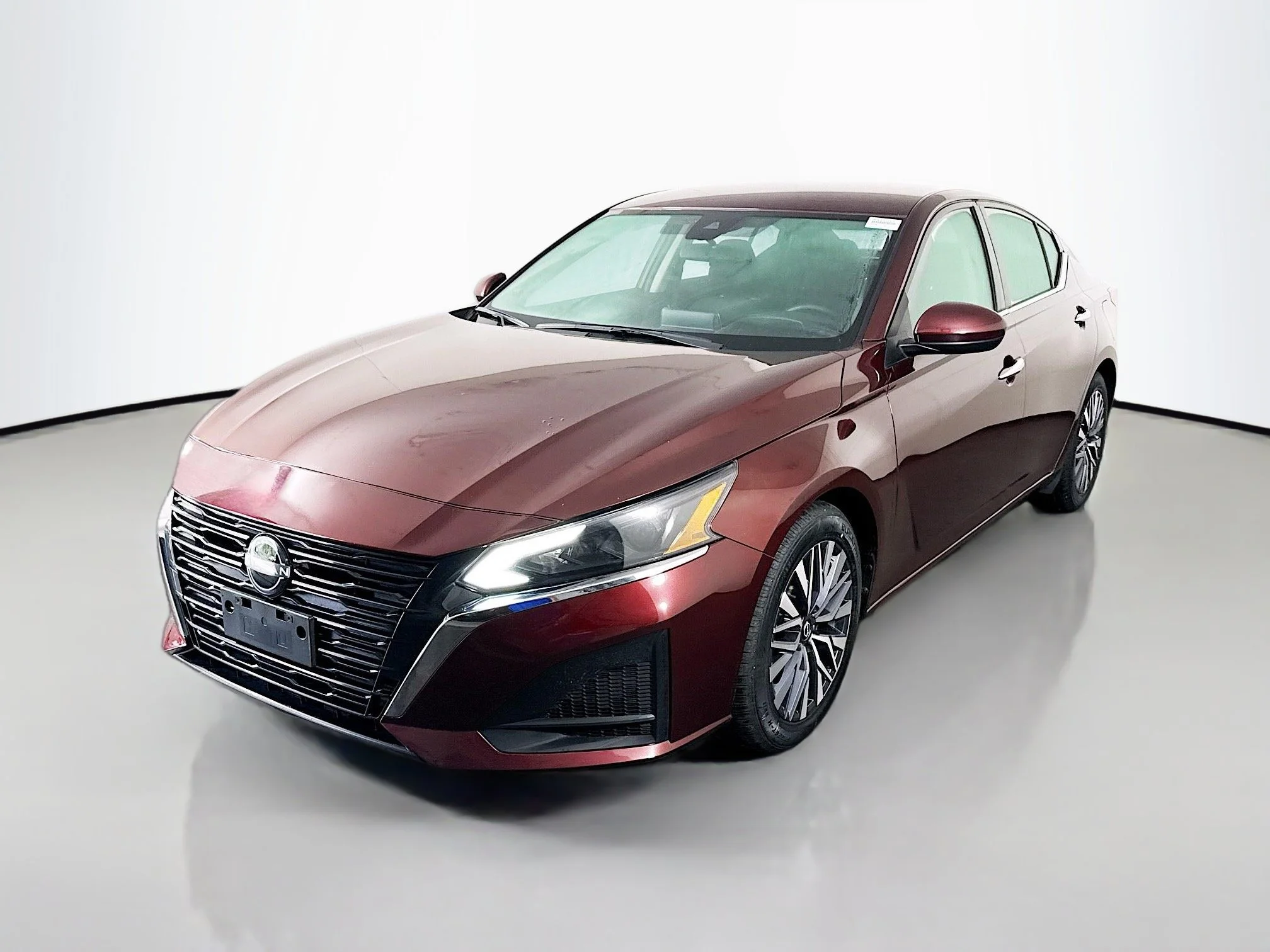 Used 2023 Garnet Pearl Metallic Nissan 2.5 SV image 3