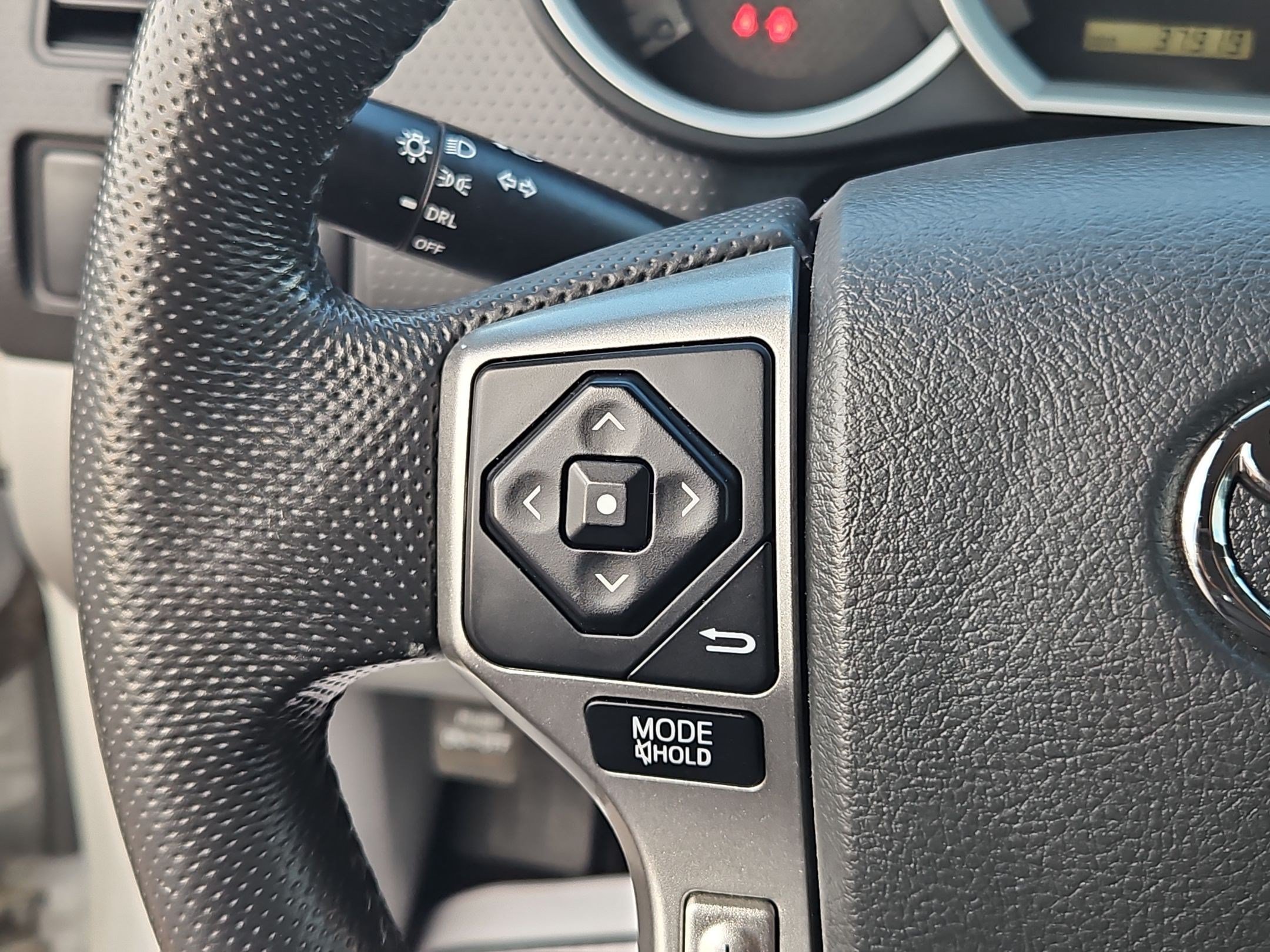 Used 2015 White Toyota BASE image 16