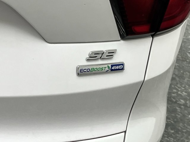 Used 2019 Oxford White Ford SE image 29