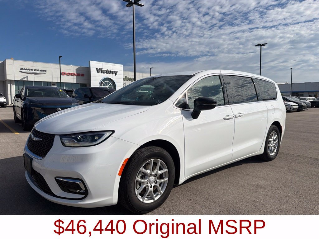 2026 Chrysler Pacifica Select