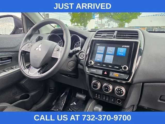 Used 2020 Labrador Black Metallic Mitsubishi 2.0 SE image 13