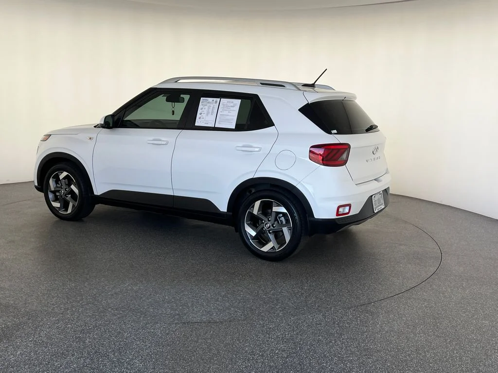 Used 2023 White Hyundai SEL image 6