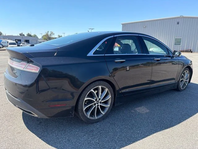 Used 2018 Black Lincoln Premiere image 3
