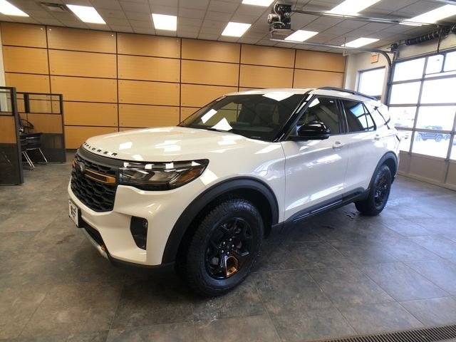New 2026 Star White Metallic Tri-Coat Ford Tremor® image 3