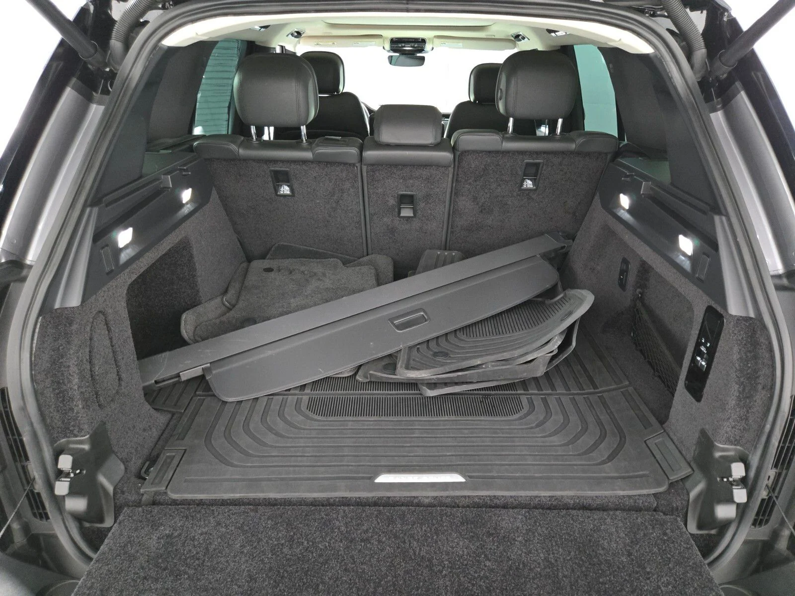 Used 2023 Eiger Gray Metallic Land Rover SE image 15