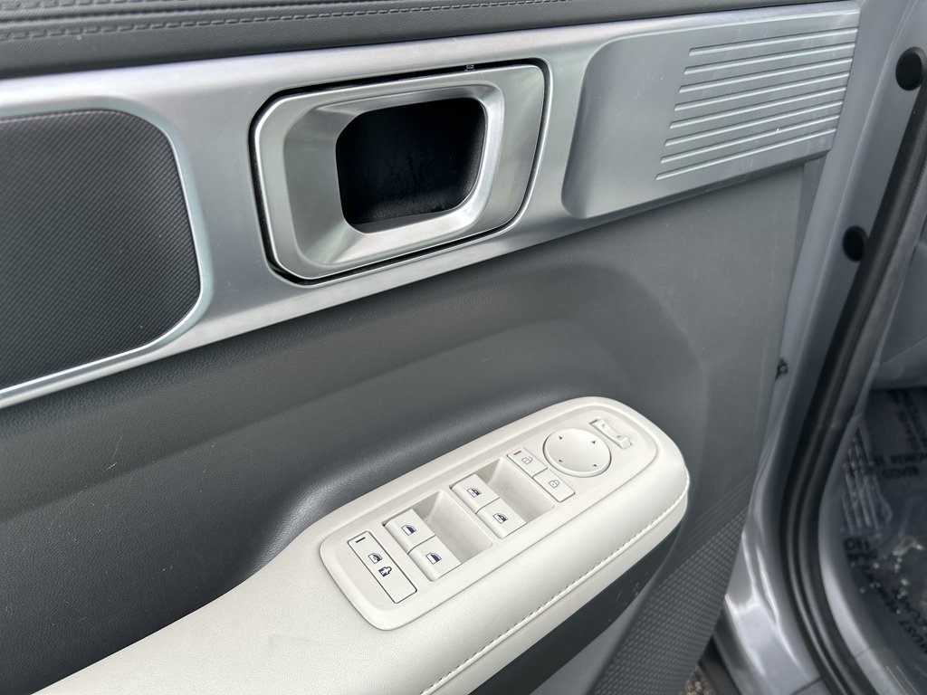 Used 2024 Grey Hyundai SEL image 17
