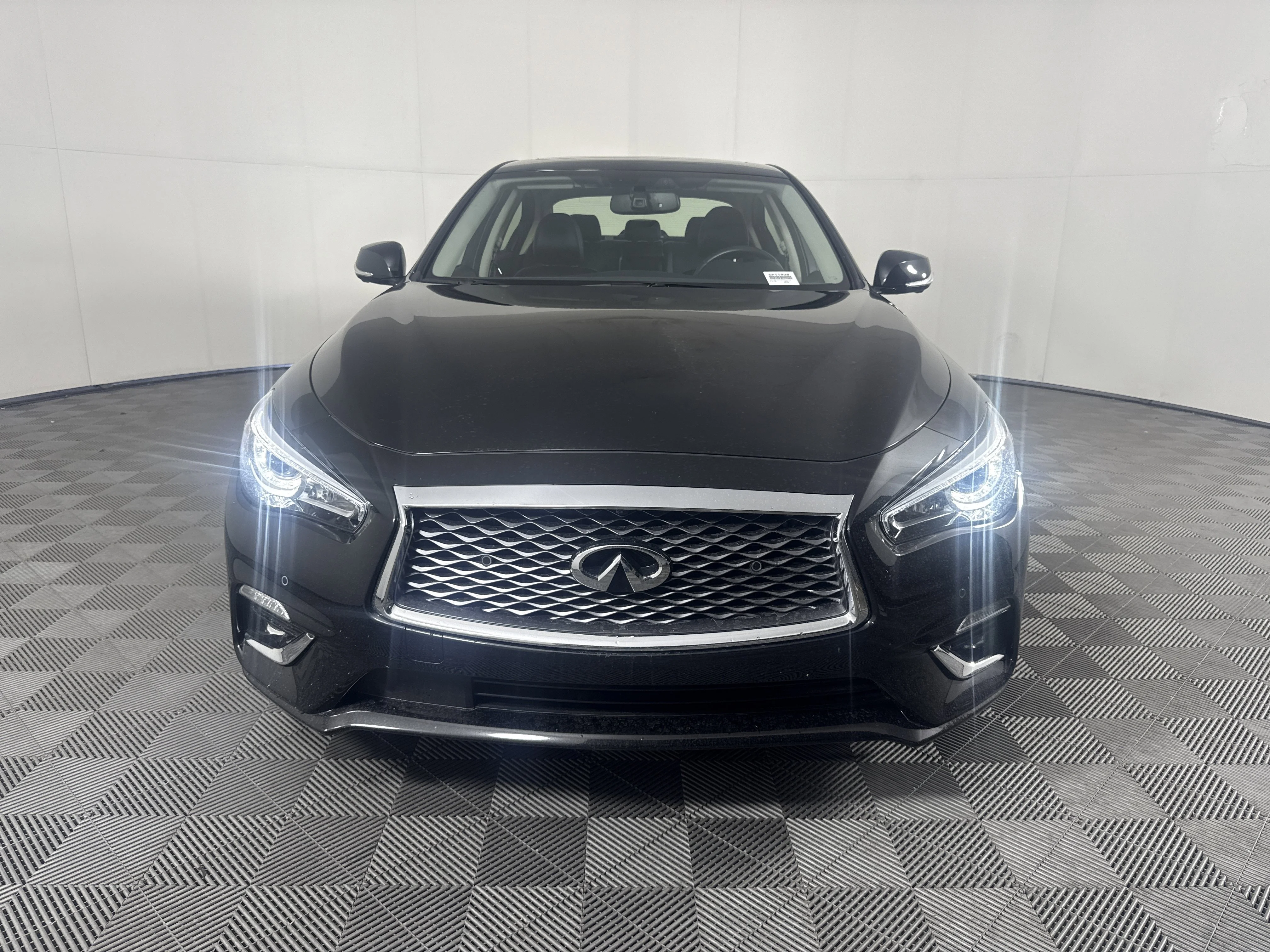 Used 2023 Midnight Black INFINITI LUXE image 9