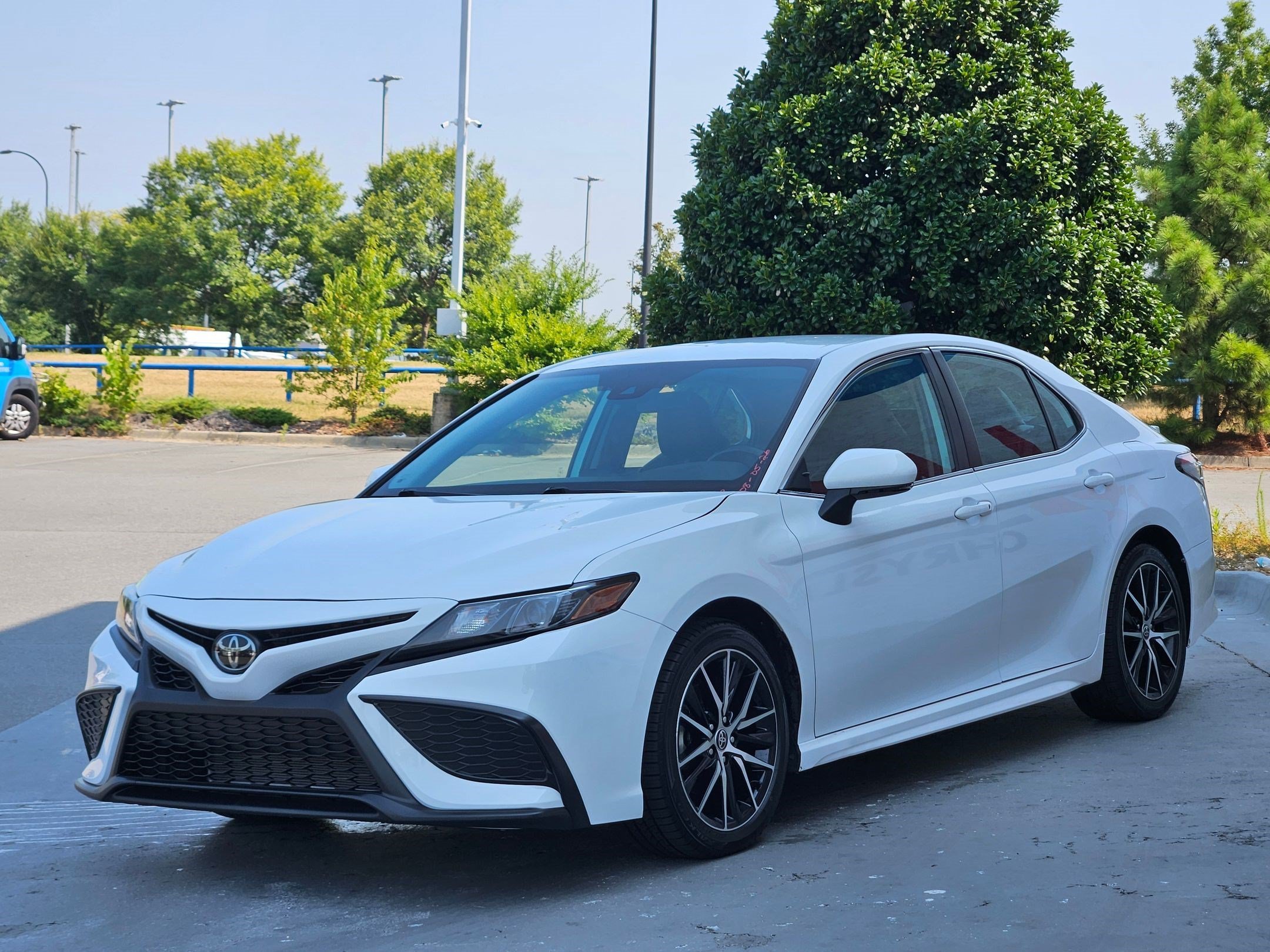 Used 2024 Ice Cap Toyota SE image 3
