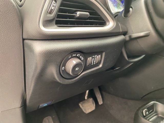 Used 2026 Silver Chrysler Select image 19