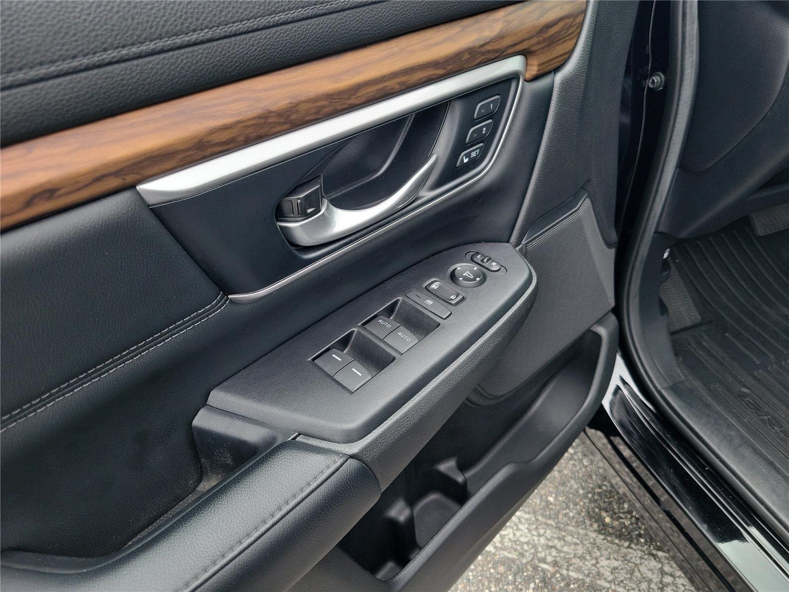 Used 2022 Crystal Black Pearl Honda Touring image 18