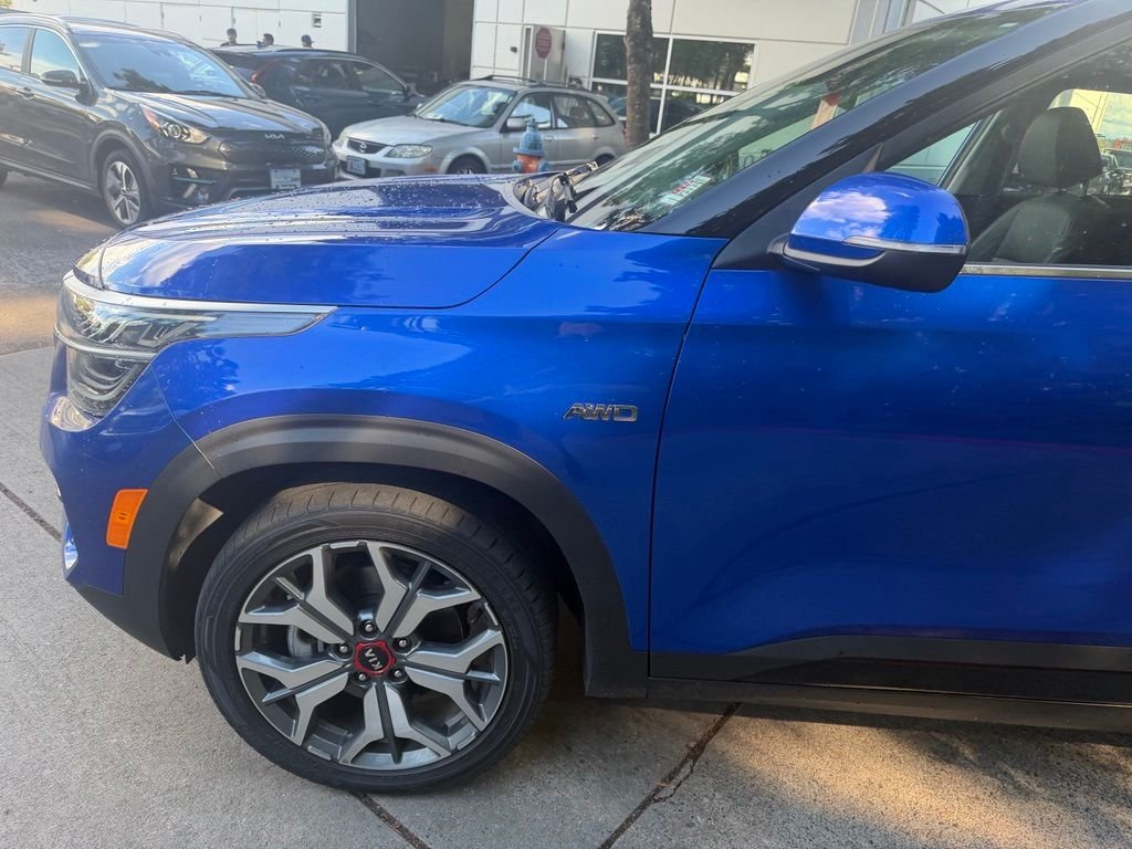 Used 2021 Neptune Blue Kia SX image 8
