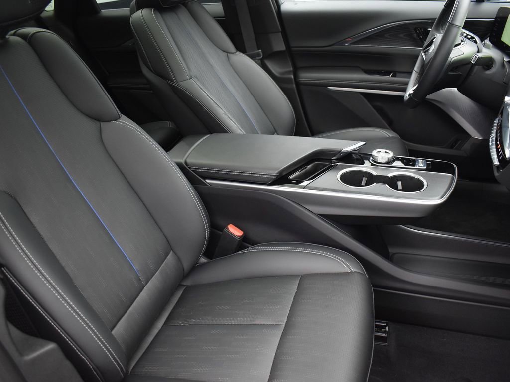 2024 CADILLAC LYRIQ - Image 32