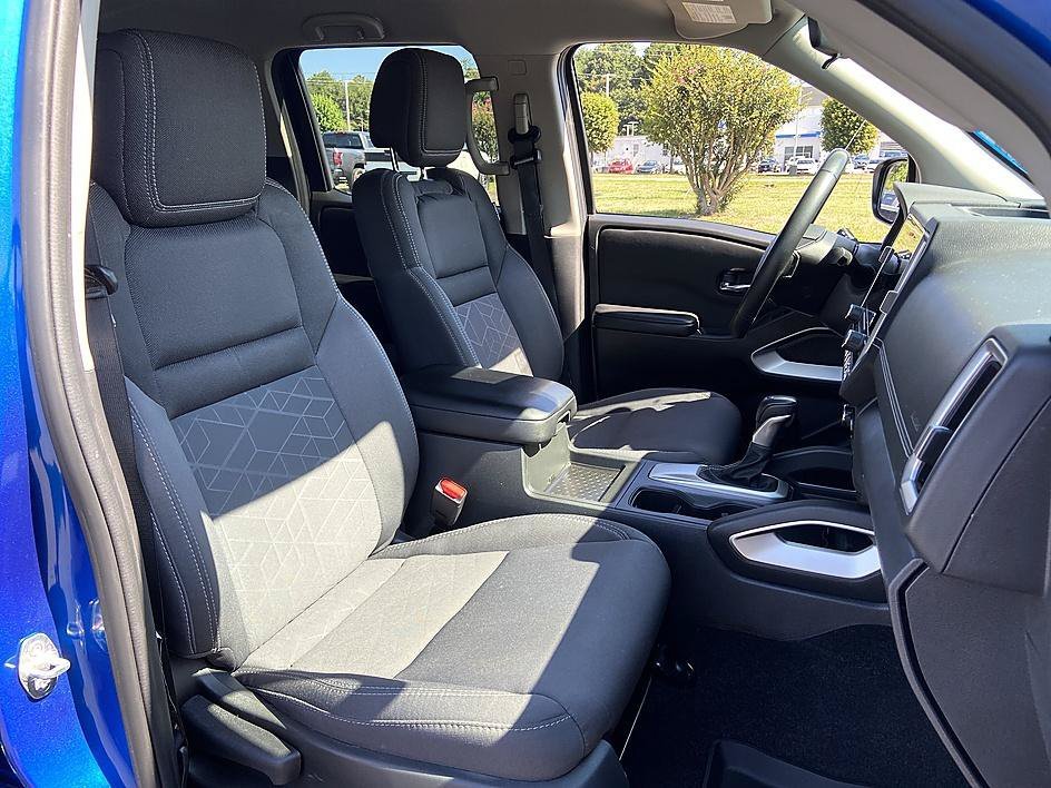 Used 2025 Bluestone Pearl Nissan SV image 17