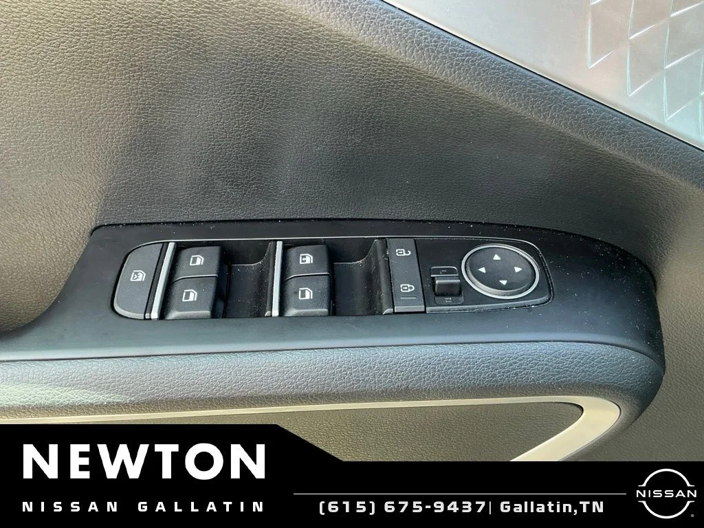 Used 2025 Steel Gray Kia LX image 17