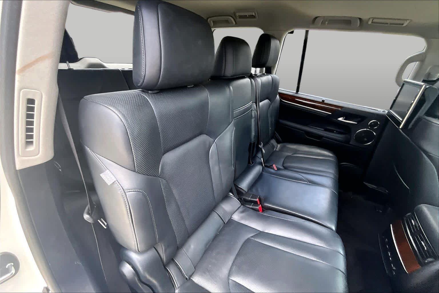 Used 2017 Starfire Pearl Lexus  image 19