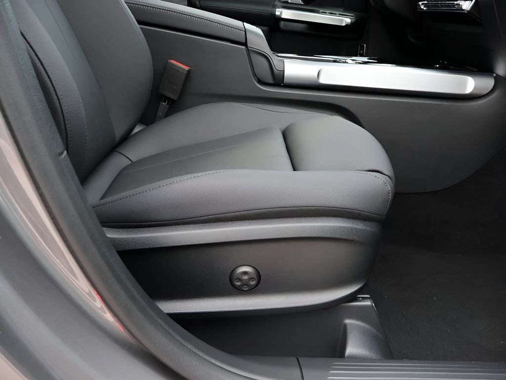 New 2026 Mountain Grey Metallic Mercedes-Benz GLB 250 image 12