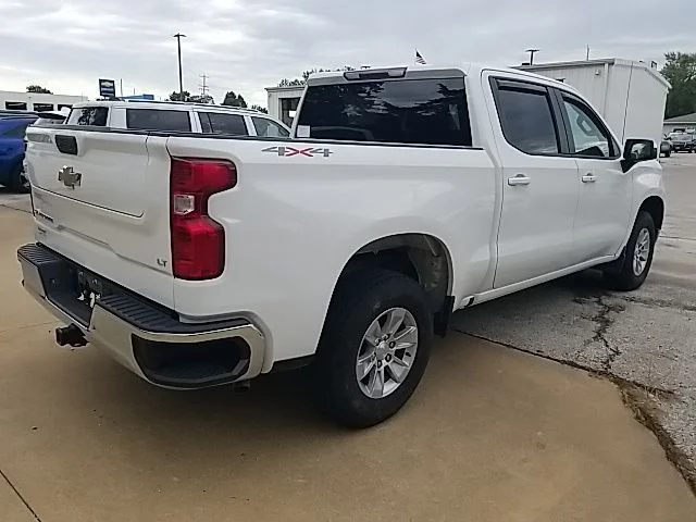 Used 2022 White Chevrolet LT image 28