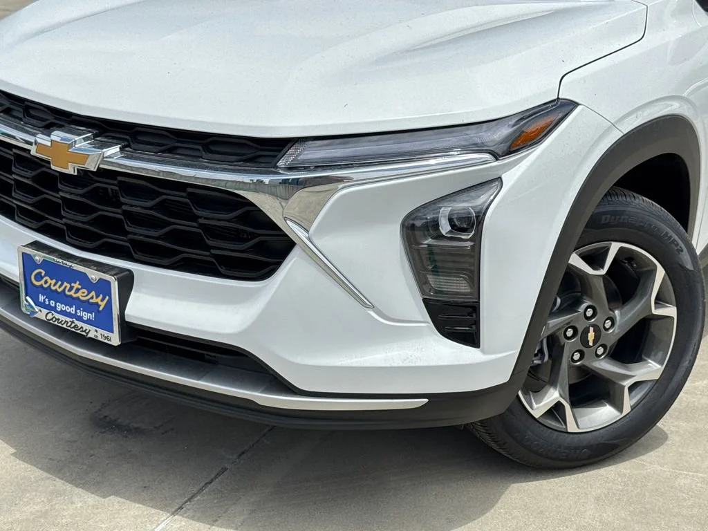 New 2026 Summit White Chevrolet LT image 3