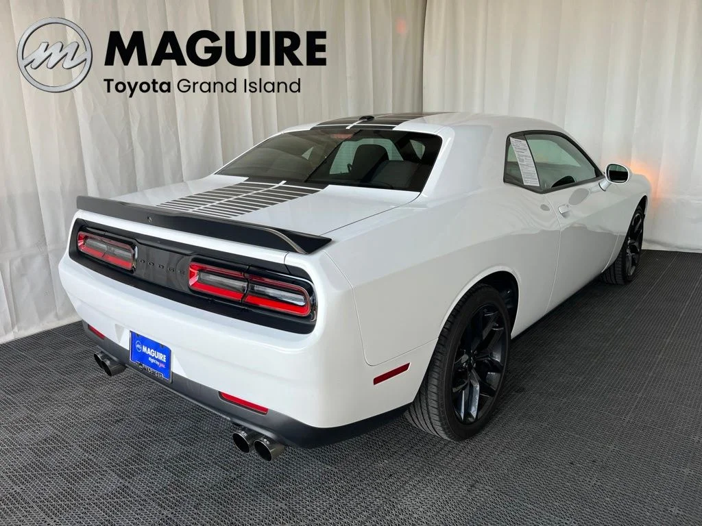 Used 2023 White Dodge SXT image 30