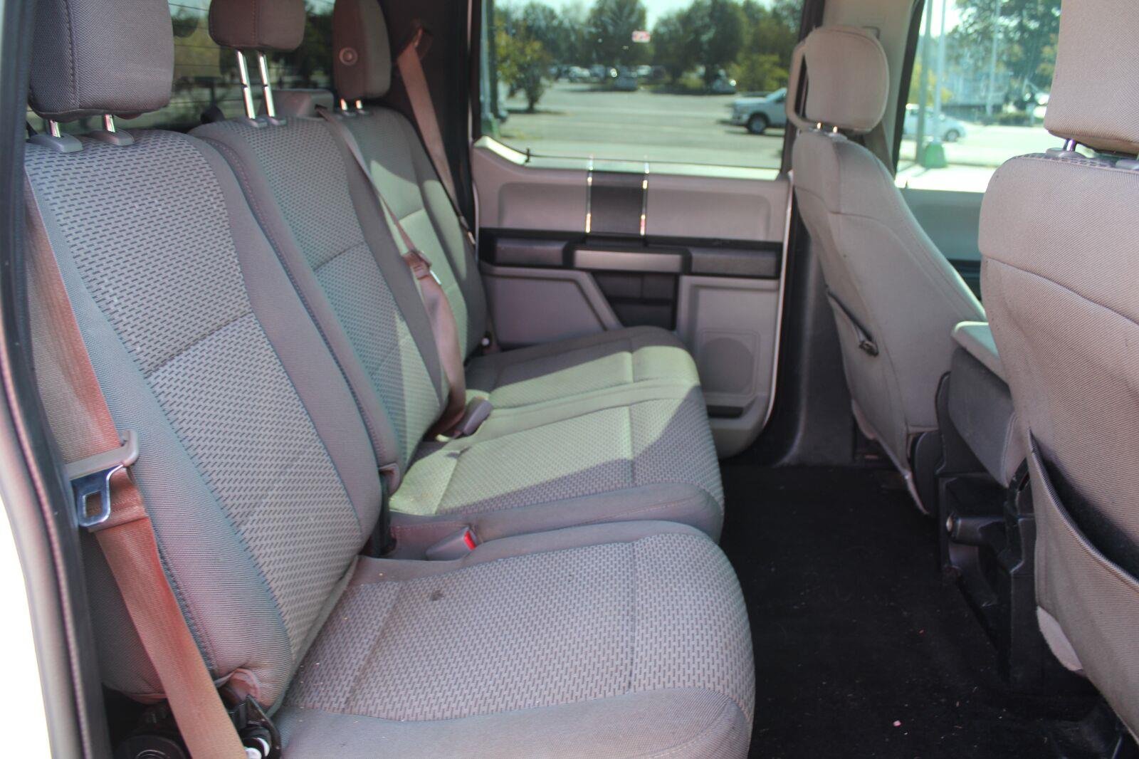 Used 2017 Oxford White Ford XLT image 5