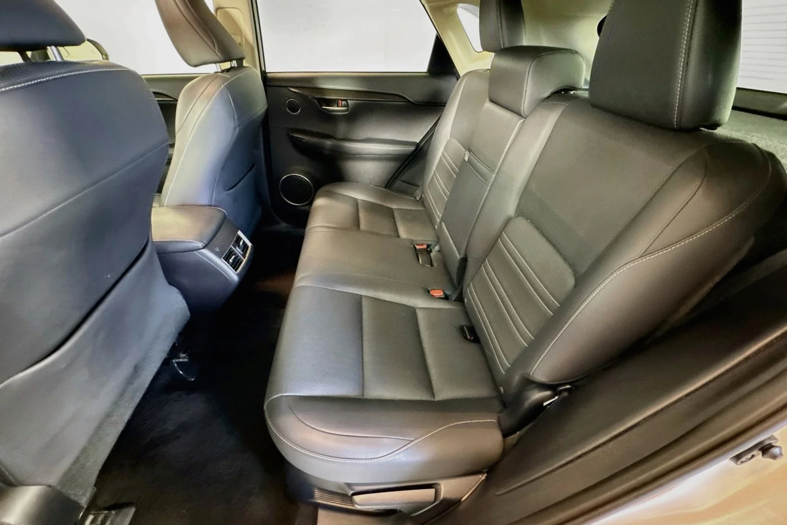 Used 2015 Eminent White Pearl Lexus  image 23