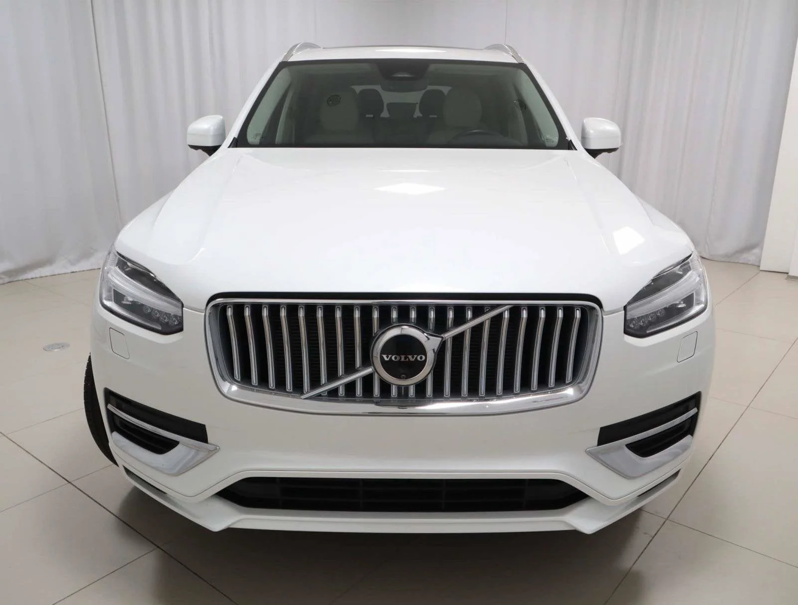 Used 2025 White Volvo Plus image 8